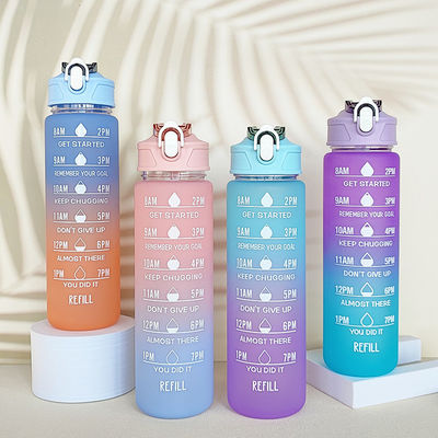 Mantenha-se hidratado em movimento com 900 ml Bpa Gradient Free Color Outdoor Sports Water Bottle