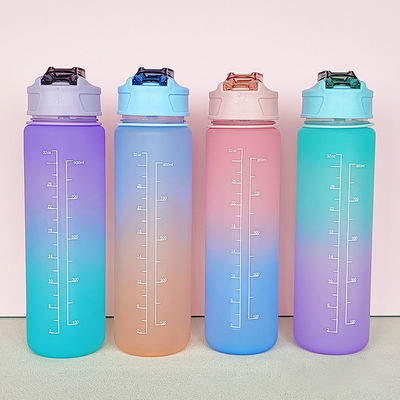 Mantenha-se hidratado em movimento com 900 ml Bpa Gradient Free Color Outdoor Sports Water Bottle