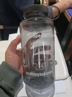 Unisex 1000ml Copo de água de grande capacidade Copo à escala impermeável com material plástico PS