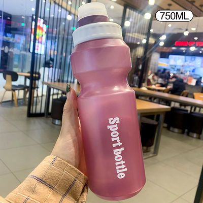 Custom Creative 500ml 600ml 750ml garrafa de água de plástico para acampar viagens fitness