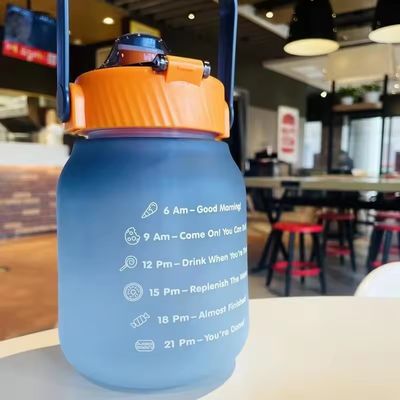 Estilo de design minimalista 1100ml 1300ml PC garrafa de plástico com logotipo personalizado