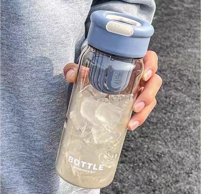 Moda de Verão Estudantil: garrafa de água de plástico de 650 ml com filtro e design portátil