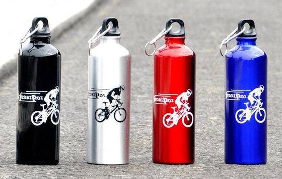 750ml Impressão de logotipo personalizado Metal Alumínio Bicicleta garrafa de água com carabinador para exterior