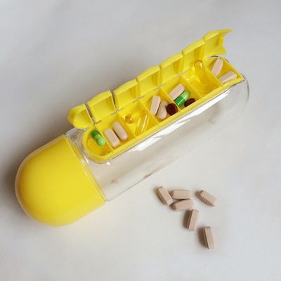Garrafa de água fervente multifuncional 600ml 2 em 1 garrafa de água de plástico diária com caixa de pílulas de sete dias