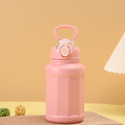 Flasca de água esportiva isolada Design BPA livre Flasca de vácuo de parede dupla com logotipo personalizado