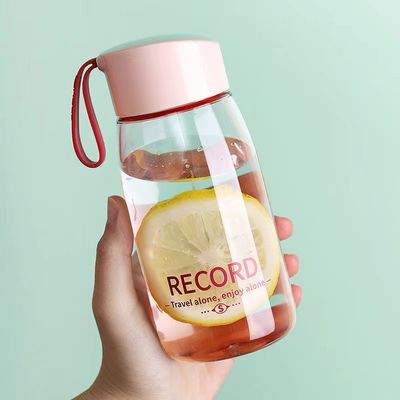 Logotipo personalizado aceitável 380 ml garrafa de plástico transparente com tampa e alça