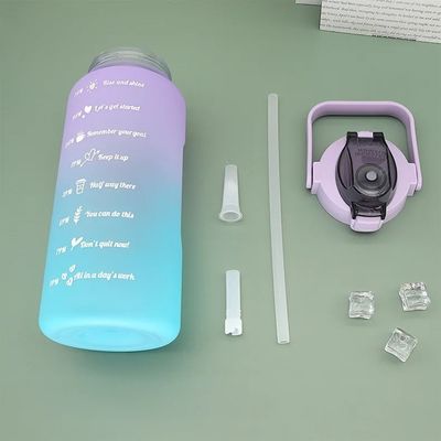 Bebidas 2L garrafa portátil de água de plástico com marcador de tempo e cor gradiente