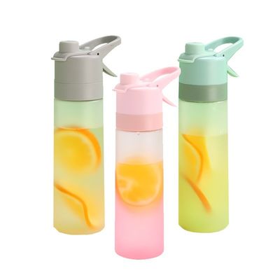 Logotipo personalizado Bottle de água para bicicleta ao ar livre com capacidade de 650 ml e função de pulverização