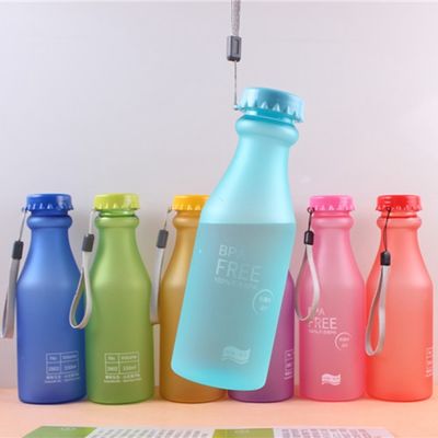 OEM aceitável plástico portátil congelado garrafa de água selada com corda para esportes