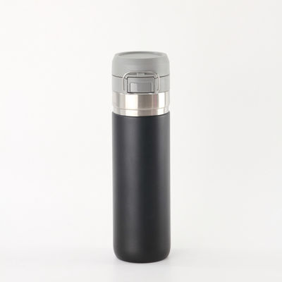 Garrafa de água isolada de aço inoxidável de 700 ml para viagens e aventuras sustentáveis