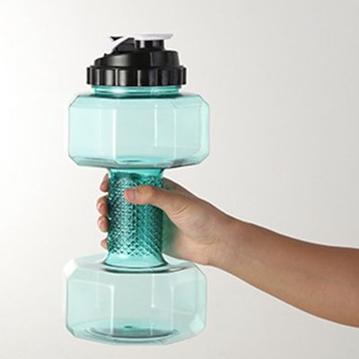 2.2L Fitness Dumbbell Cup Criativa Bottle Esporte Personalidade e aplicável a adultos
