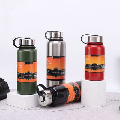 Copo isolado a vácuo de aço inoxidável de grande capacidade de 800 ml com design amigável para viagens