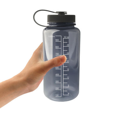 Garrafa de água de plástico durável para esportes à prova de vazamento e livre de BPA Capacidade de 1 litro