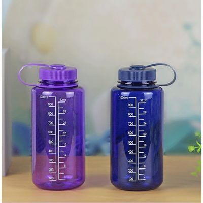 1000 ml de garrafa de água líquida transparente de plástico livre de Bpa com balança para esportes ao ar livre