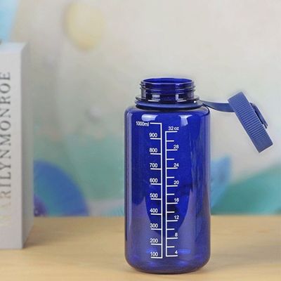 1000 ml de garrafa de água líquida transparente de plástico livre de Bpa com balança para esportes ao ar livre