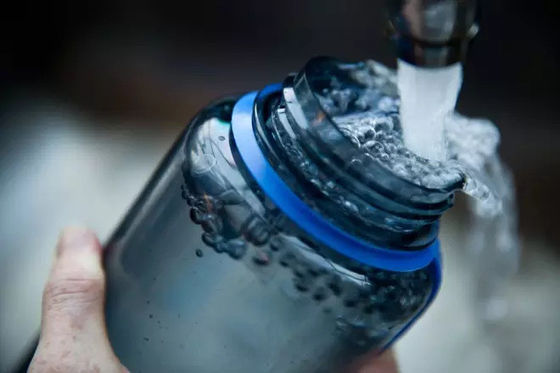 1000 ml de garrafa de água líquida transparente de plástico livre de Bpa com balança para esportes ao ar livre