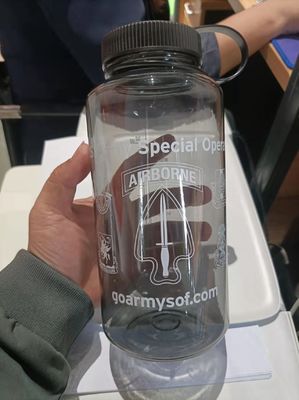 1000 ml de garrafa de água líquida transparente de plástico livre de Bpa com balança para esportes ao ar livre