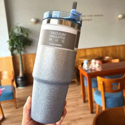 Copo de água isolado de aço inoxidável com palha