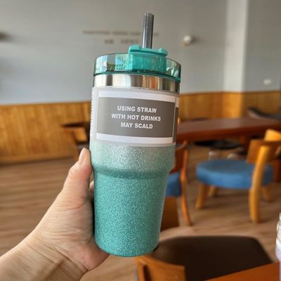 Copo de água isolado de aço inoxidável com palha