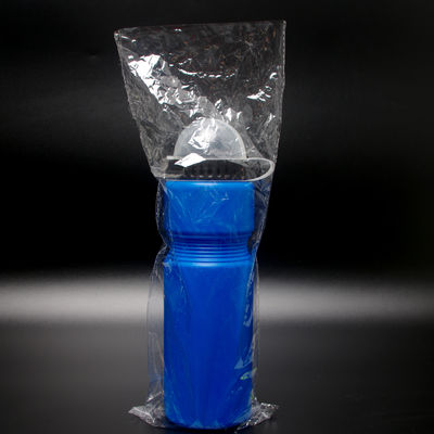 Equipado com PE plástico 700ml garrafa de água plástica desportiva com cobertura de poeira para bicicleta