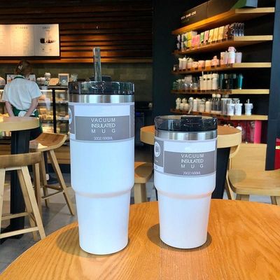 Garrafas de termo portáteis com canudos Custom 20 oz / 30 oz de aço inoxidável Copo de água isolado