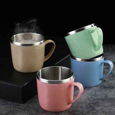 Uma taça de aço inoxidável de 220 ml com prova de ferro duplo.