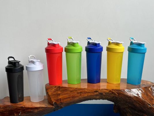 700ml Tritan Plastic Shaker Cup com bola e alça de aço inoxidável impressão de logotipo personalizado