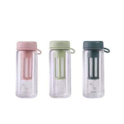 Copo de plástico portátil conveniente 450ml 600ml para atividades ao ar livre acampamento e viagens