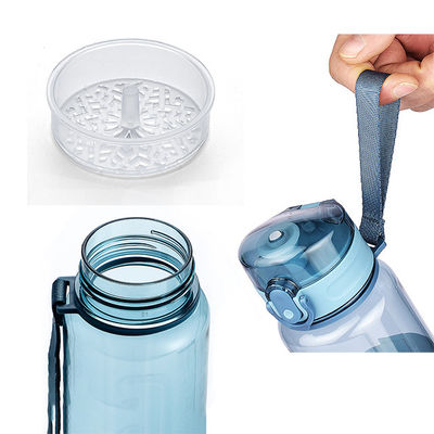 Garrafa de água potável de plástico esportivo portátil de 650 ml com galo 2023 Design Product