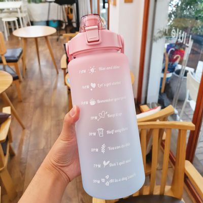 Garrafa de água de grande capacidade de 2000 ml com tampa para esportes ao ar livre