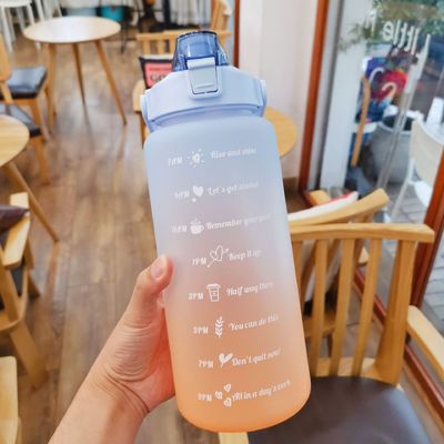 Garrafa de água de grande capacidade de 2000 ml com tampa para esportes ao ar livre