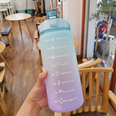 Garrafa de água de grande capacidade de 2000 ml com tampa para esportes ao ar livre