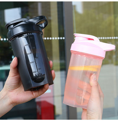 Taça de batida portátil com método de beber direto e bola de metal