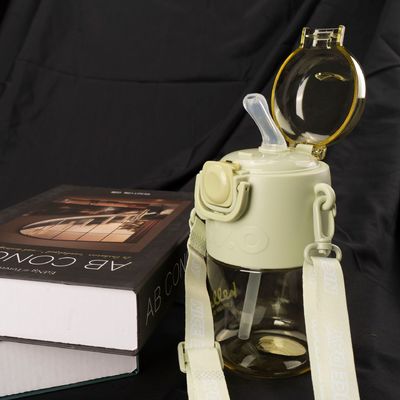 Garrafa de água de plástico para atividades ao ar livre e internas