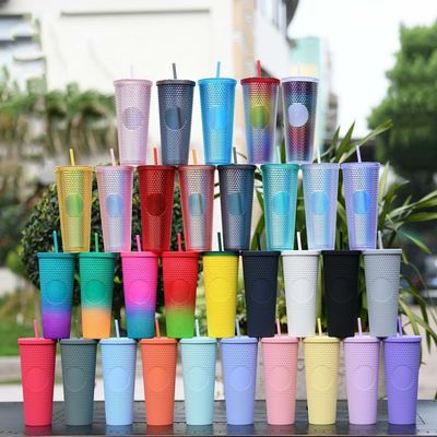 Copo de bebidas de diamante reutilizável de 24 onças Multicolor Tumbler com estampas pretas com tampa e palha