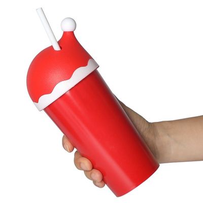 MUGS Tipos de bebida presente de Natal 20oz caneca de tumbler com tampa de chapéu do Pai Natal e palha