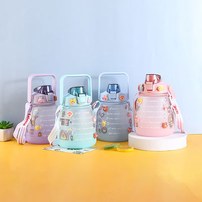 Serviço orientado ao cliente Garrafa de água para crianças de 45 oz com autocolante e grande capacidade