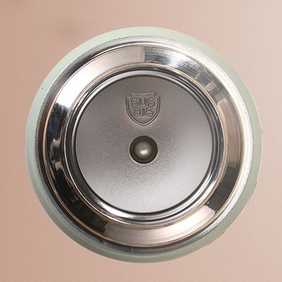 Estilo de design contemporâneo garrafa de água de aço inoxidável de 500 ml / 600 ml com alça de corda