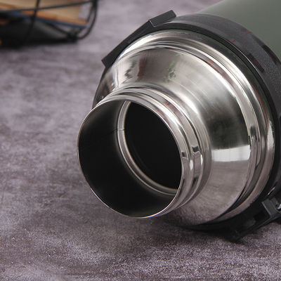 Melhore seu equipamento de viagem com esta garrafa portátil de água de aço inoxidável