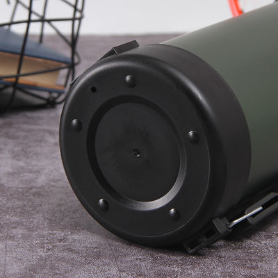 Melhore seu equipamento de viagem com esta garrafa portátil de água de aço inoxidável