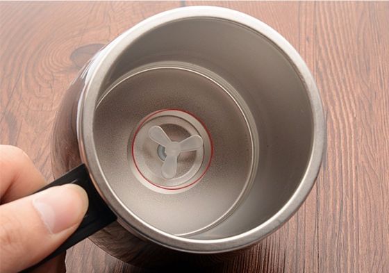 Copo de mistura de leite de café de aço inoxidável 304 com caneca magnética e função de auto-agitação