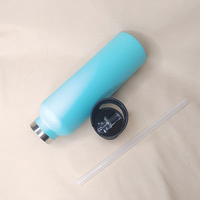 Mantenha as suas bebidas na temperatura perfeita com a nossa garrafa esportiva de aço inoxidável de 750 ml