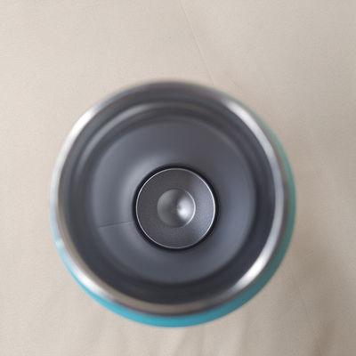 Mantenha as suas bebidas na temperatura perfeita com a nossa garrafa esportiva de aço inoxidável de 750 ml
