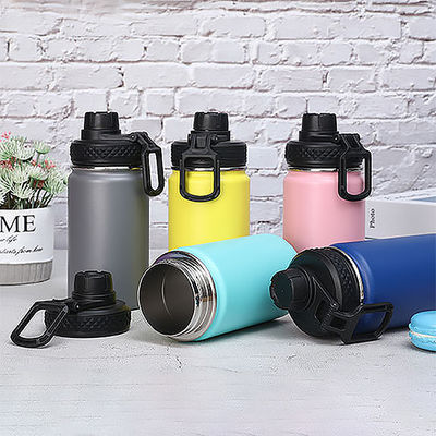 Garrafas de água reutilizáveis Esportes Flascas de vácuo isoladas de aço inoxidável com cabo