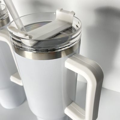Logotipo personalizado 40oz Sublimação Branca Flasca de vácuo de aço inoxidável com barril de gelo de palha