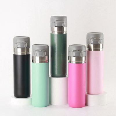 Garrafa de água de aço inoxidável 700 ml Flasca de vácuo de parede dupla para todas as pessoas aplicáveis