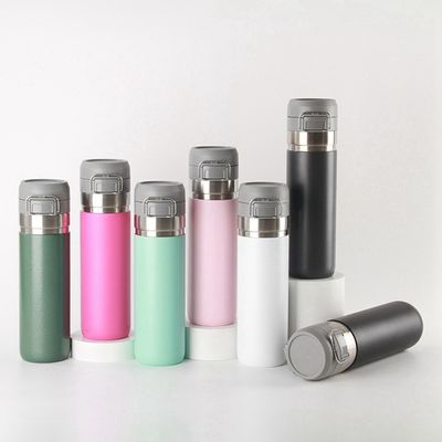 Garrafa de água de aço inoxidável 700 ml Flasca de vácuo de parede dupla para todas as pessoas aplicáveis