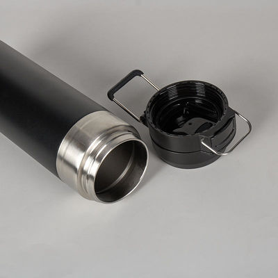 Garrafa de água de aço inoxidável 700 ml Flasca de vácuo de parede dupla para todas as pessoas aplicáveis