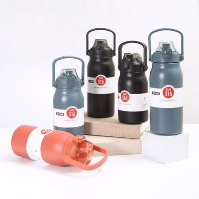 Garrafa de água exterior com alça portátil e tampa de salto aceita cores personalizadas