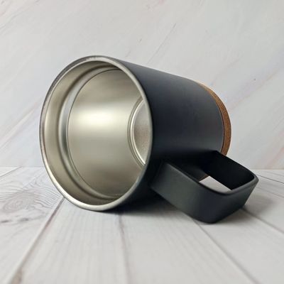 Contemporâneo 16 oz de aço inoxidável contínuo tumbler de café com fundo de cortiça e alça